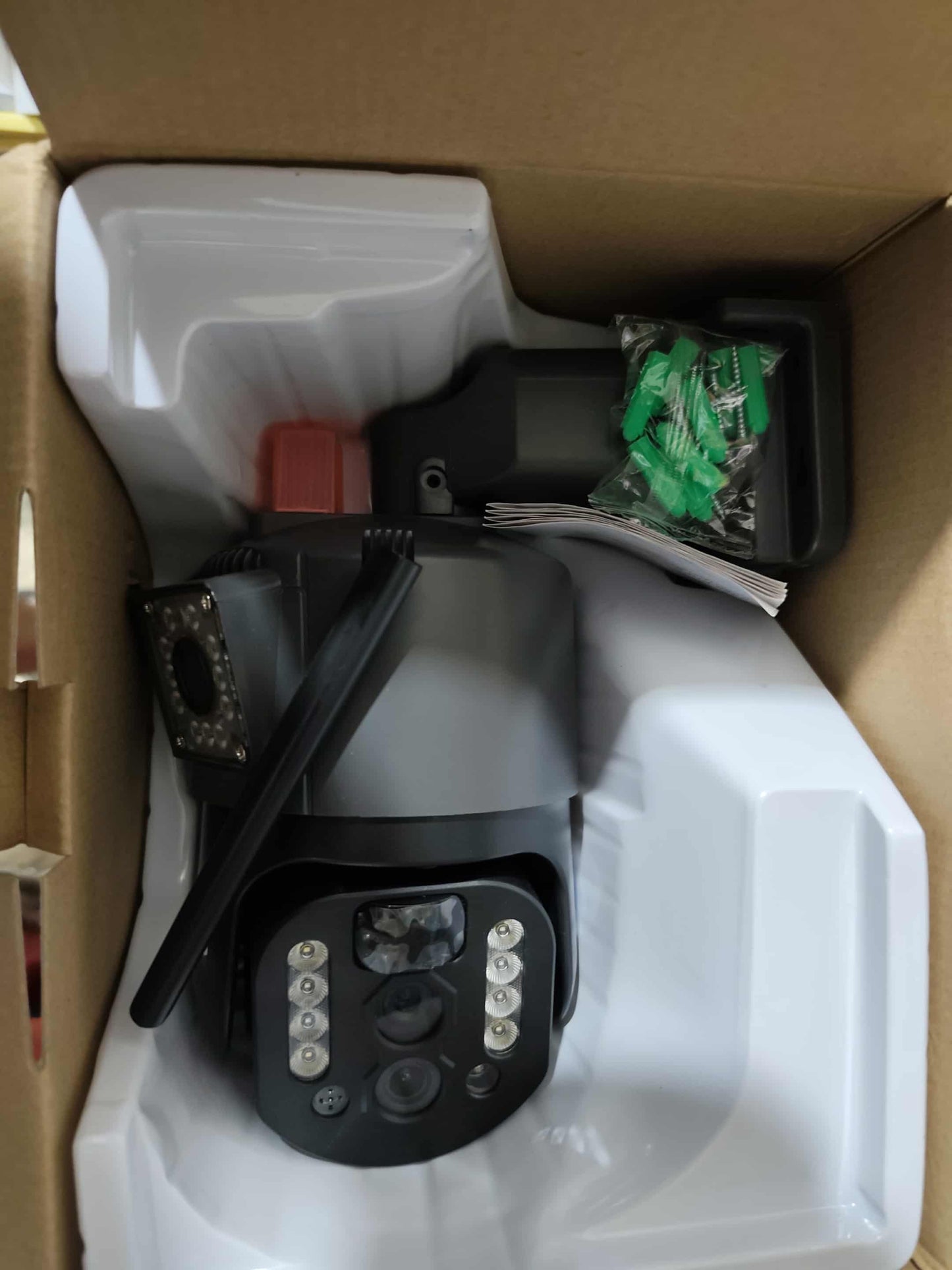 Camera 4G solaire Double Camera 15MP Zoom X10 V380 PRO