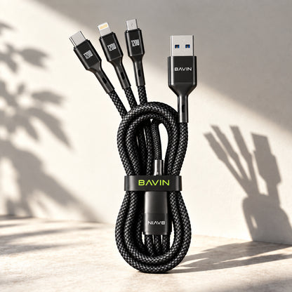 Découvrez le câble BAVIN CB365 3-en-1 avec charge 3A, nylon tressé et compatibilité USB-C, Micro USB et iPhone. Disponible chez AKSTOREPRO.