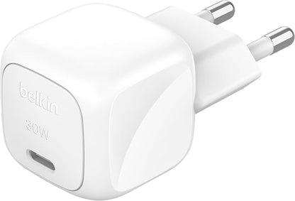 Découvrez le chargeur Belkin BoostCharge 30W USB-C Power Delivery blanc : compact et pratique pour recharger vos appareils compatibles. Sur AKSTOREPRO.